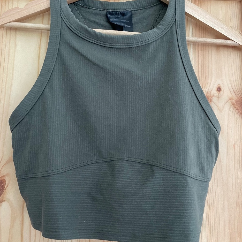 Lululemon high neck crop top size 8